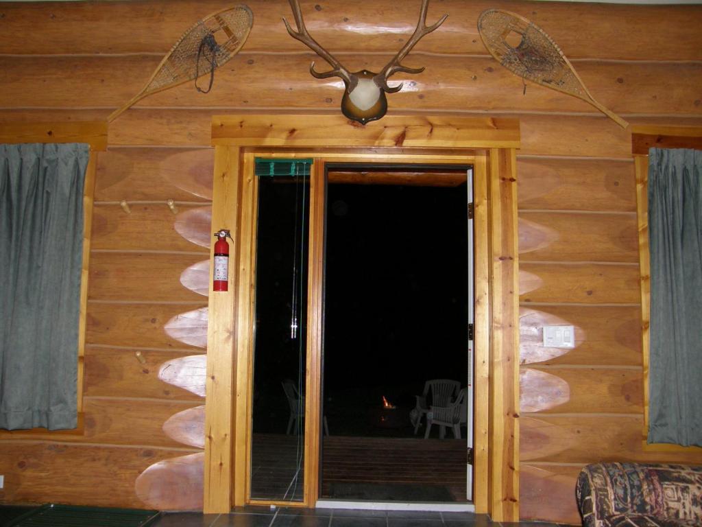 Yoho Chalets Villa Golden Habitación foto