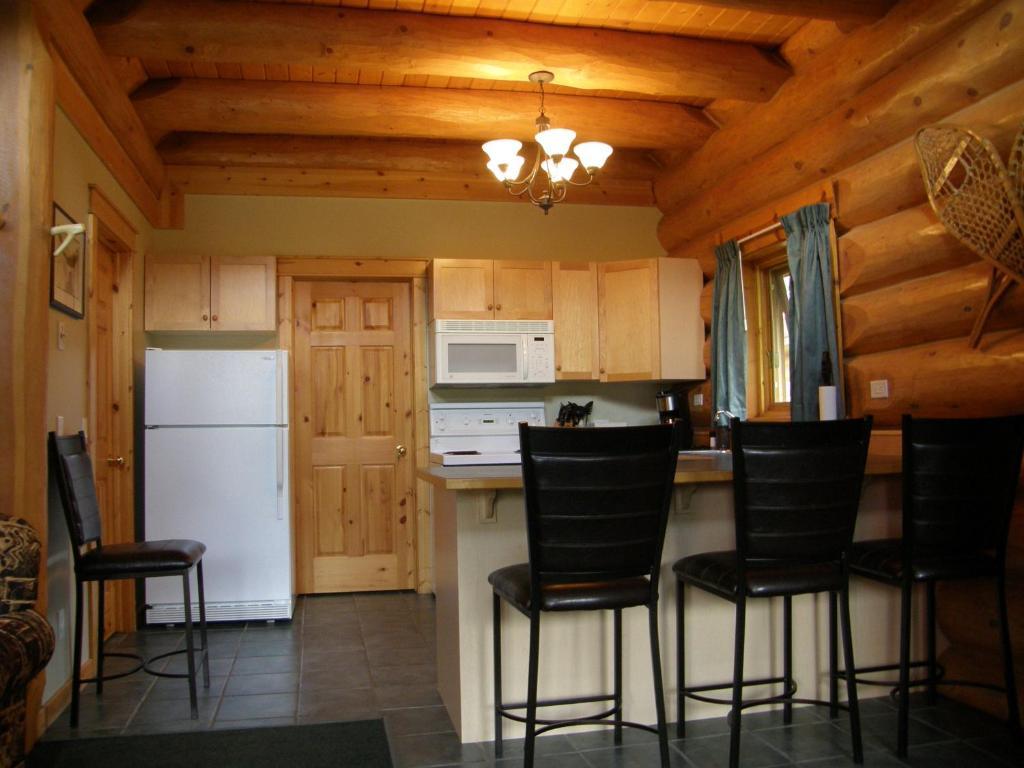 Yoho Chalets Villa Golden Habitación foto